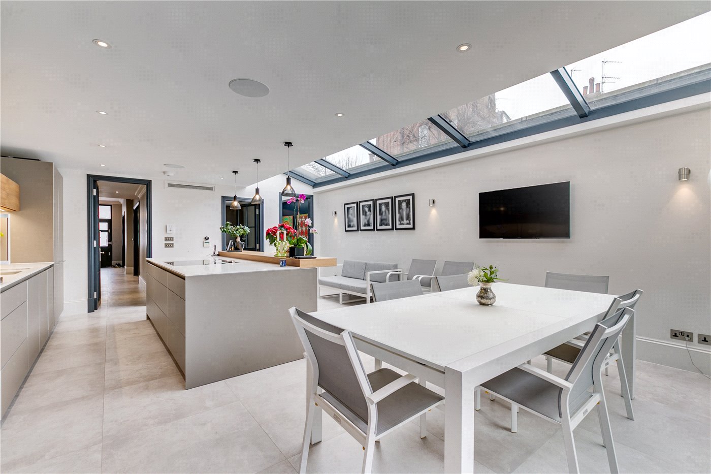 New Kings Road, Fulham/Parsons Green, London, SW6